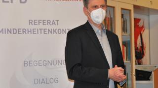 Mag. Alfred Schön leitet das Referat für Minderheitenkontakte mit Sitz in der Hufelandgasse in Wien-Meidling.