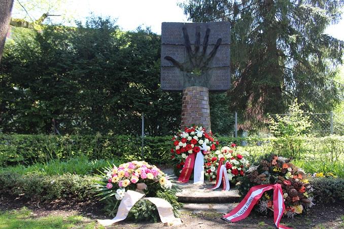 Mahnmal für Roma und Sinti in der Parkanlage bei der Rennbahnsiedlung