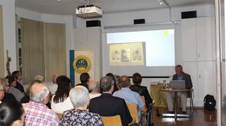 Das Schicksal der Roma und Sinti hatte in der wissenschaftlichen Forschung und der historischen Literatur lange Zeit nur einen geringen Stellenwert.