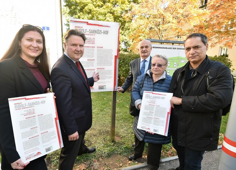 Gemeinderätin Barbara Novak, Wohnbaustadtrat Dr. Michael Ludwig, Helga Sarközi, Bezirksvorsteher Adolf Tiller, Andreas Sarközi (v.l.)